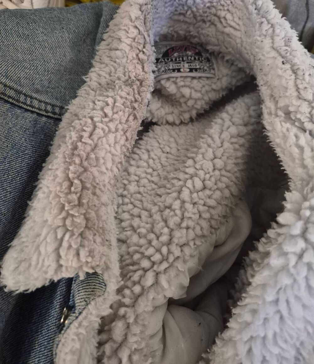 Levi's denim jacket - Picture 9 of 13